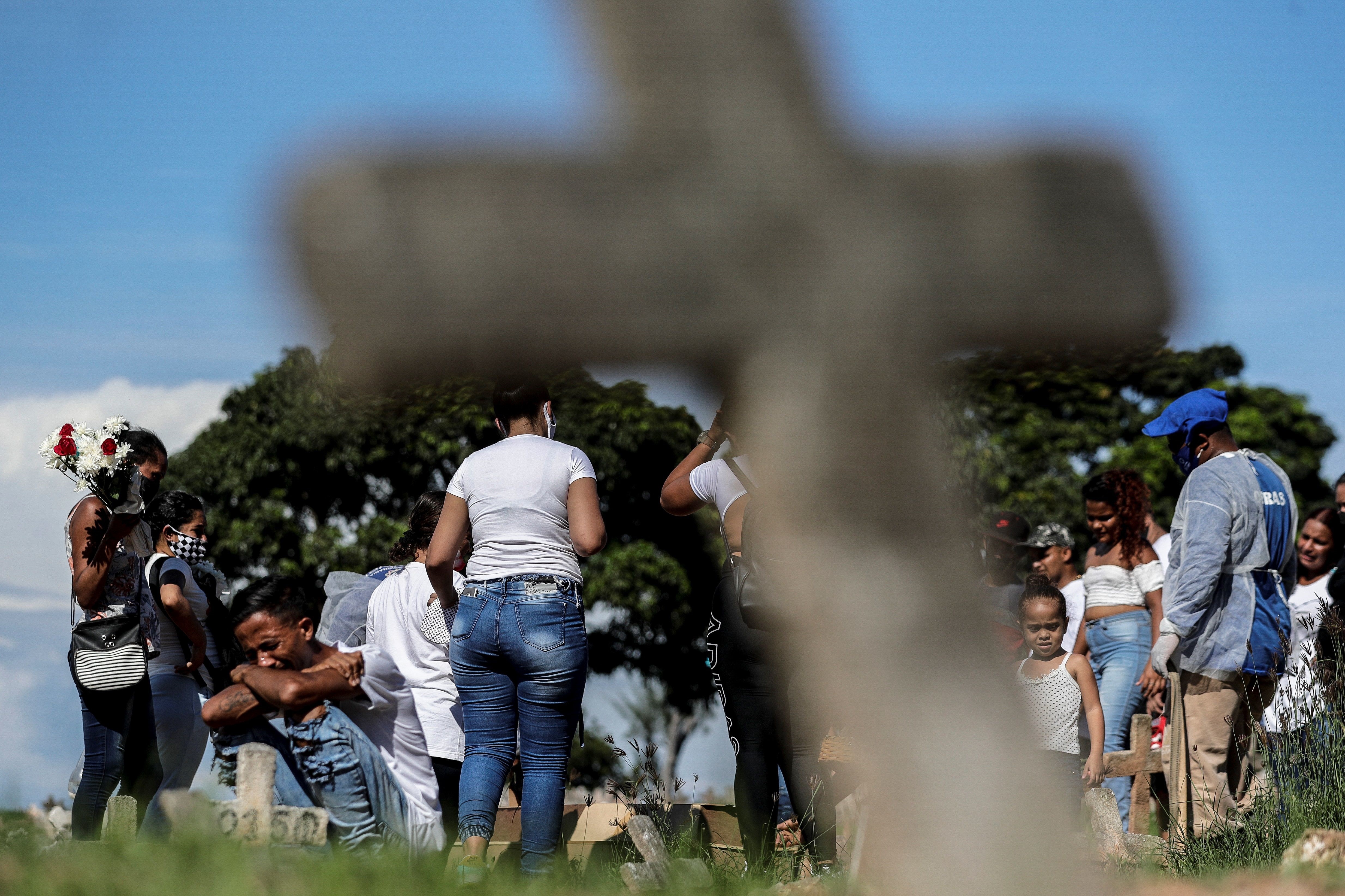 Las muertes por coronavirus en Brasil superan las 1.200 por tercer día consecutivo