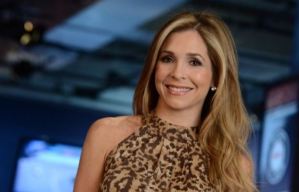 Carolina Guillén hizo historia como primera mujer en comentar en la Serie del Caribe en español