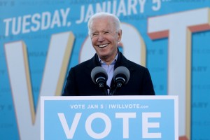 Biden promete unidad y acción después de probable victoria demócrata en Georgia