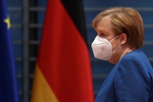 Merkel convocó una reunión con los fabricantes de vacunas contra el coronavirus