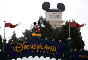 Disneyland París retrasa reapertura por dos meses hasta abril por pandemia de Covid-19