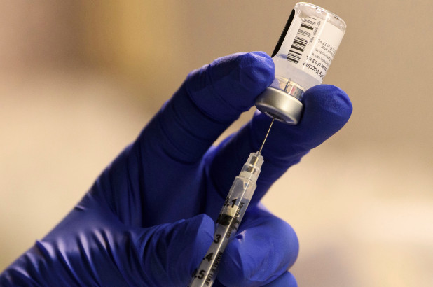 Italia espera vacunar a seis millones de personas a finales de marzo