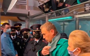 Justicia rusa confirma condena del opositor Navalni a nueve años de cárcel