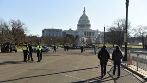 Divulgan la foto de un supuesto explosivo hallado cerca del Capitolio de EEUU durante las protestas