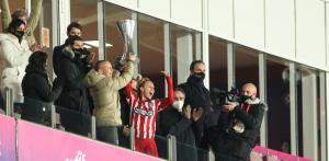Jugadoras del Atlético de Madrid dedicaron la Supercopa de España a su jugadora Virginia Torrecilla, operada de un tumor cerebral