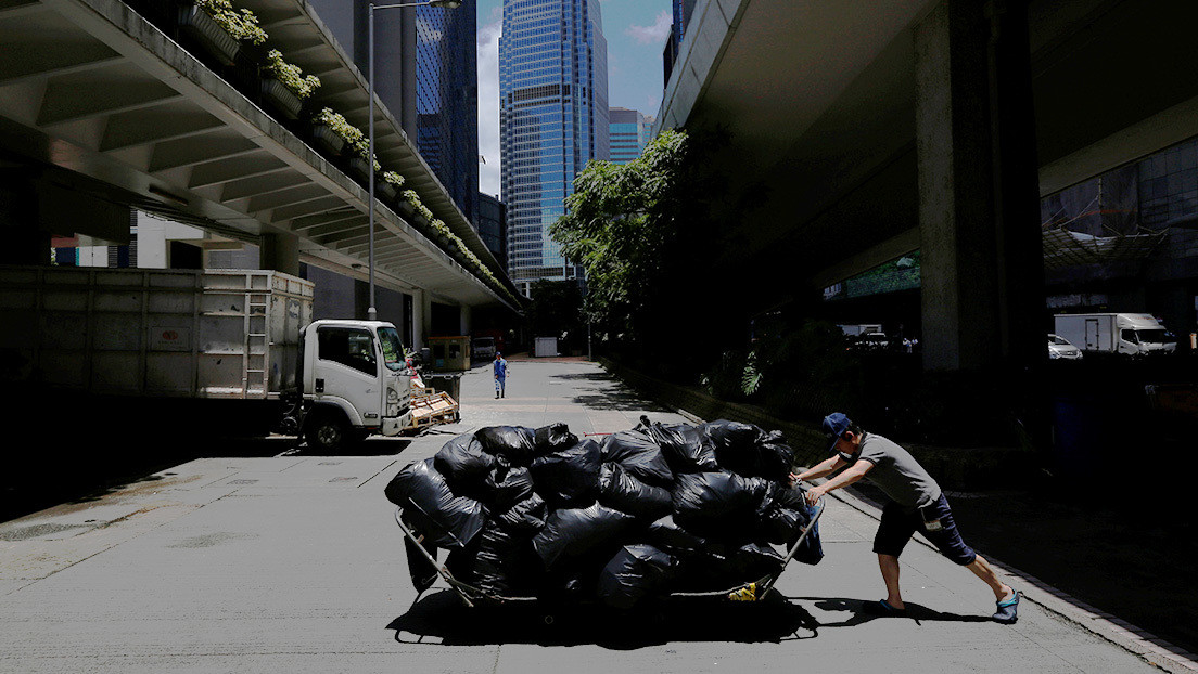 Un trabajador del aseo muere en China tras caer 35 pisos por un conducto de basura