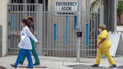Miami-Dade podría cerrar los centros de vacunación por falta de dosis