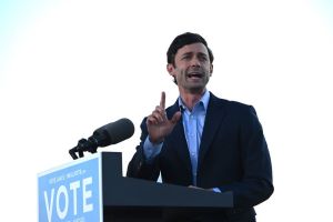 El demócrata Ossoff reivindica la victoria en la elección senatorial clave de Georgia en EEUU
