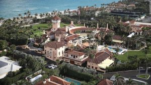 Florida realiza revisión legal de la residencia de Trump en Mar-a-Lago