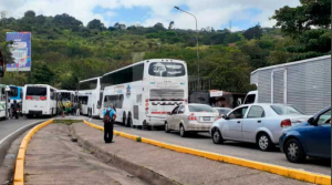 ¡No hay paso! Transportistas advierten el cierre hacia zonas fronterizas en Táchira este #12Ene (Fotos)