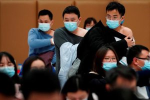 China halla restos “no infecciosos” de coronavirus en centros de vacunación