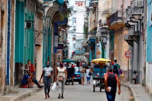 La Habana limitará el transporte público y cerrará las escuelas para contener el avance del coronavirus