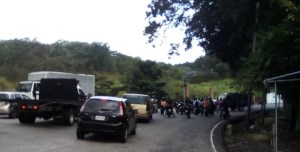 San Cristóbal amaneció cerrada por la GNB en varios puntos que van hacia la frontera con Colombia #4Ene