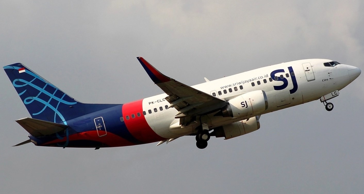Desaparece un Boeing 737 en Indonesia tras perder más de 3.000 metros de altitud en menos de un minuto