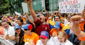 Migrantes venezolanos en EEUU celebran última medida migratoria de Trump