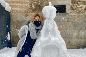 Venezolano hizo una Virgen del Valle de nieve en Madrid (VIDEO)