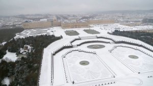 Las impresionantes imágenes del Palacio de Versalles cubierto de nieve