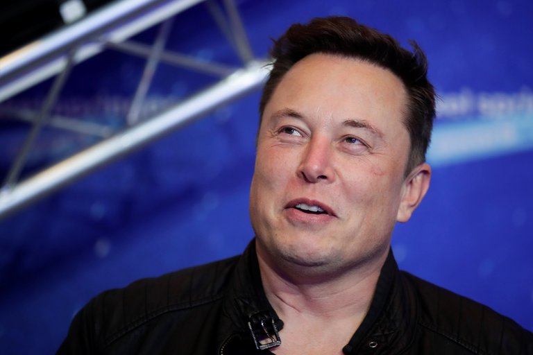 Elon Musk reveló la posible identidad de Satoshi Nakamoto, el misterioso creador de bitcóin