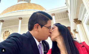 Matrimonio: Sobrino de Chávez halló el amor en la Asamblea fraudulenta (Fotos)