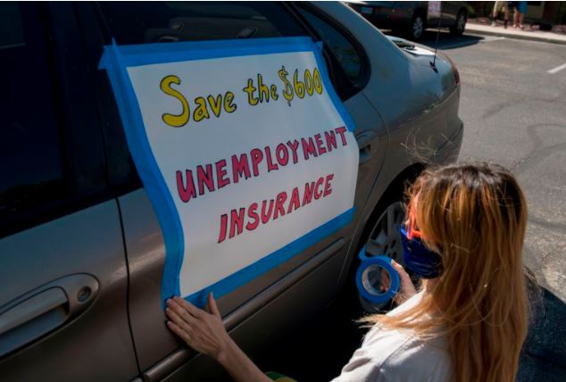 Caen solicitudes de beneficios  por desempleo en EEUU (VIDEO)