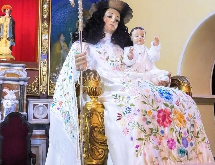 “Vestida de amor”: La Divina Pastora luce vestido del año 2000 (VIDEO)