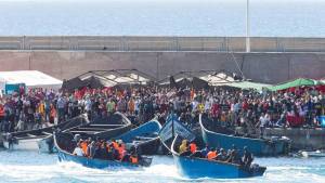 Llegada de migrantes indocumentados a Islas Canarias se multiplicó por ocho en 2020