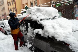 España envía equipos de rescate con alimentos y vacunas tras el temporal de nieve