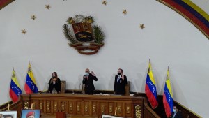 Asamblea fraudulenta llamó a interpelar a diputados del legítimo Parlamento de Guaidó