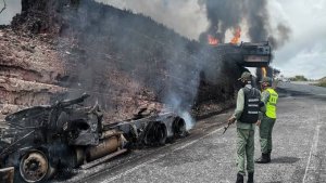 Indígenas sufrieron quemaduras tratando de extraer combustible de una cisterna volcada en Bolívar (FOTO)