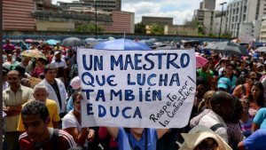 Maestros exigen mejoras salariales y la libertad del profesor Robert Franco #15Ene (VIDEO)