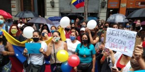 Manifestantes se dirigen hacia los Tribunales para exigir la detención del violador de una venezolana en Argentina #28Ene