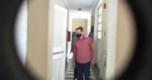 ¡MOSCA! Estos sujetos fueron grabados revisando apartamentos desocupados en edificios de San Bernardino (VIDEO)