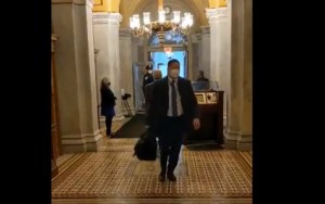 Así llegaron los maletines con los códigos nucleares al Capitolio (VIDEO)