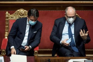 Gobierno italiano debilitado busca nuevos apoyos para gobernar