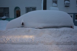 Anciana estuvo sepultada bajo la nieve dentro de su vehículo durante cinco días en Nueva Jersey