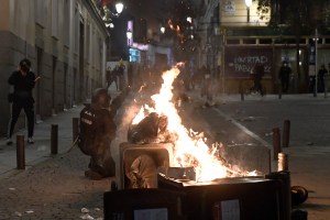 Altercados y choques en protestas por detención de rapero en España (Fotos)