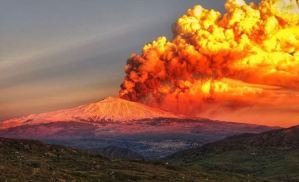 VIDEOS: La impresionante erupción del volcán Etna en Sicilia