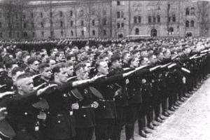 Un comisario de policía alemán es acusado de compartir fotos de Hitler