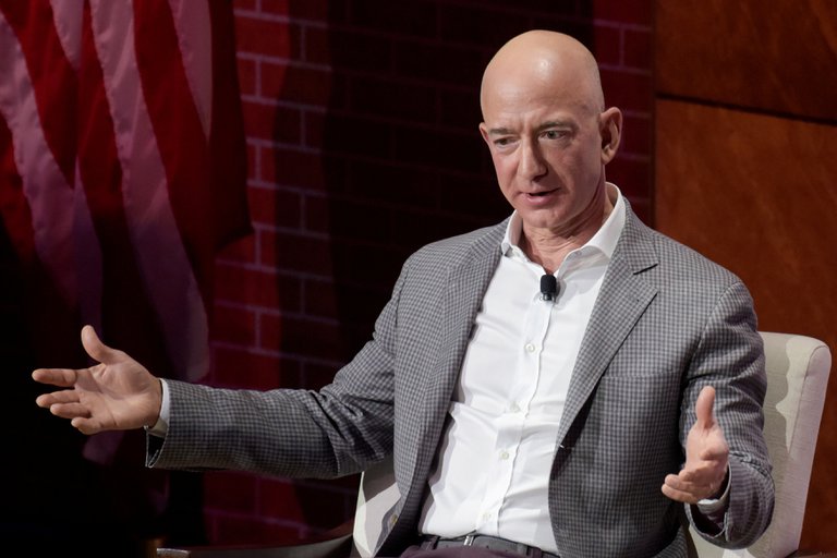 The unique rule clave of Jeff Bezos, the richest man in the world, to build an empire