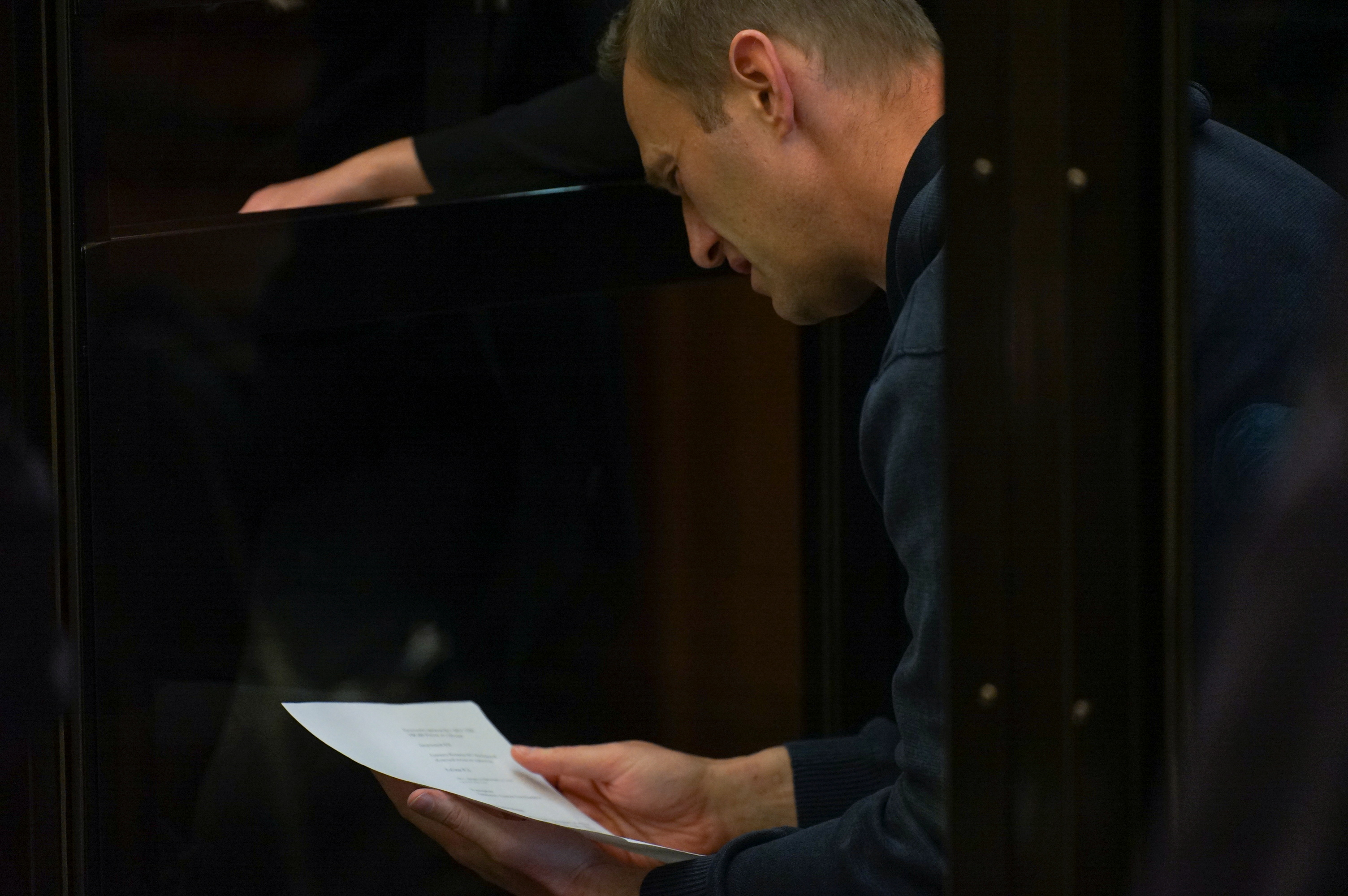 Суд над человеком. Навальный в суде 2021. Суд над Навальным. Навальный в суде фото.