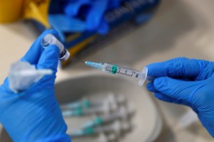 Suspendidos los ensayos de una de las vacunas españolas contra el Covid-19