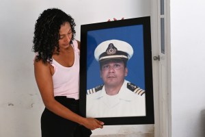 Un año después viuda del capitán asesinado en un barco, no puede probar su muerte en Venezuela