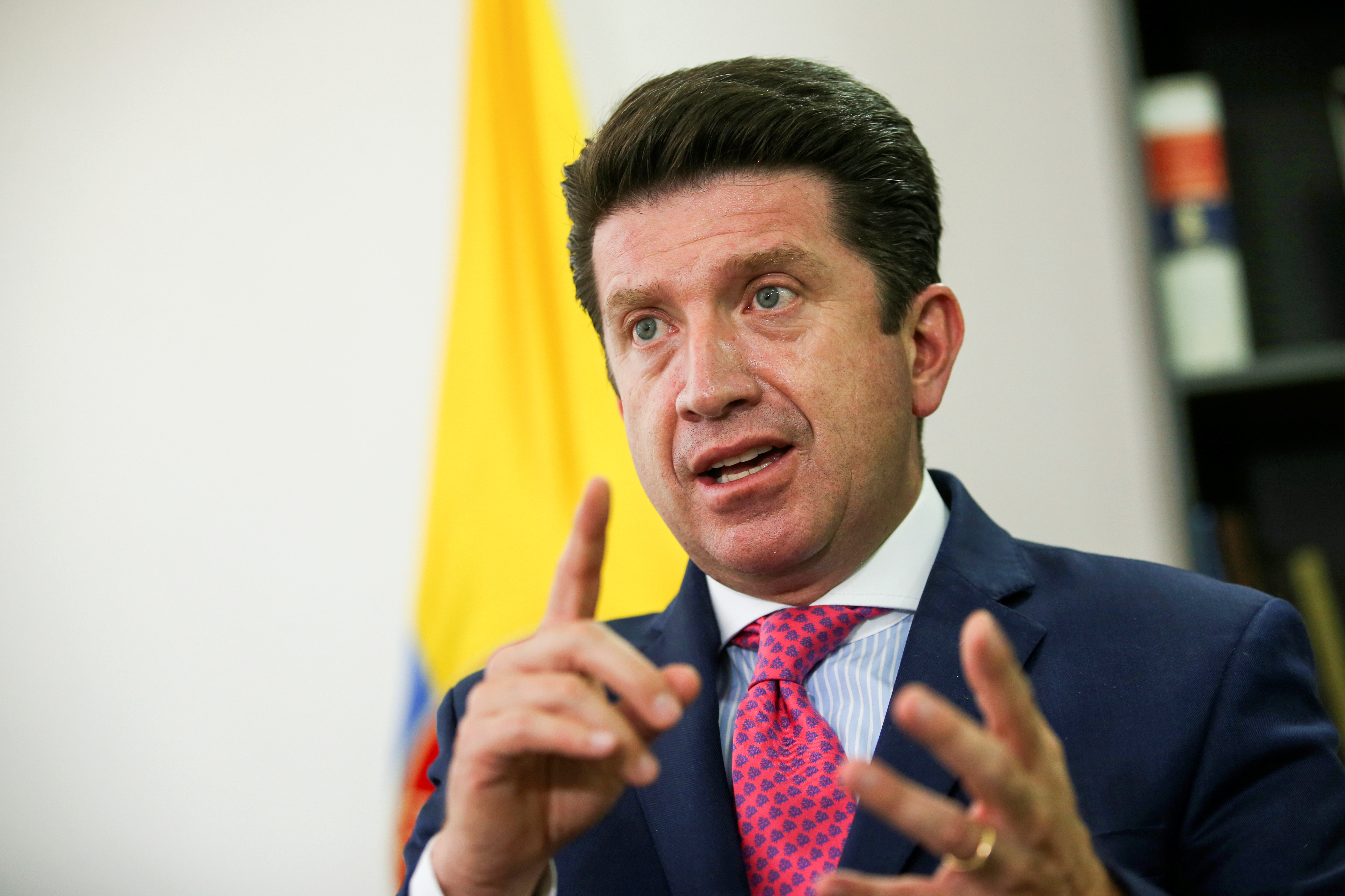 Ministro de Defensa de Colombia: Ninguno debe perder la vida, ni civiles ni policías