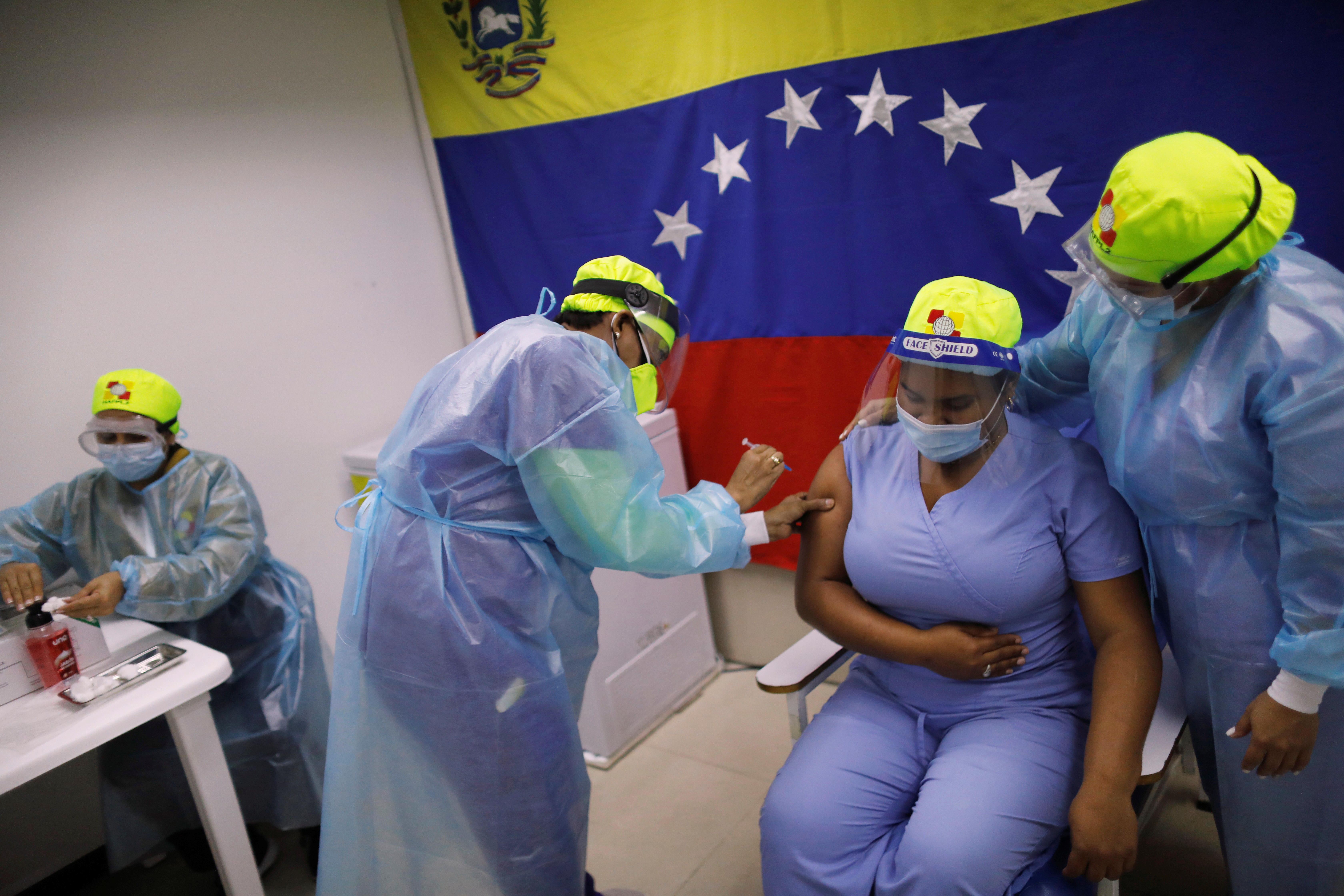 Cifras de Maduro confirman lentitud de la vacunación entre trabajadores de la salud