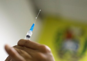 Chavismo arrancó su plan de inmunización escolar con tan solo mil vacunas