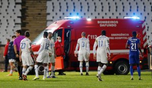 En imágenes: El terrible choque que dejó inconsciente a Nanu durante partido contra Belenenses