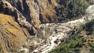 Al menos nueve muertos y 150 desaparecidos tras avalancha de lodo y agua en India (VIDEO)