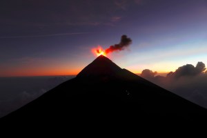 VIDEO: Así fue la erupción el volcán de Fuego de Guatemala