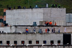 Ecuador cambió jefes de las fuerzas armadas y prisiones en medio de crisis carcelaria