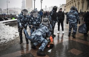 Rusia dice que la “firme” respuesta policial frente a opositores está “justificada”